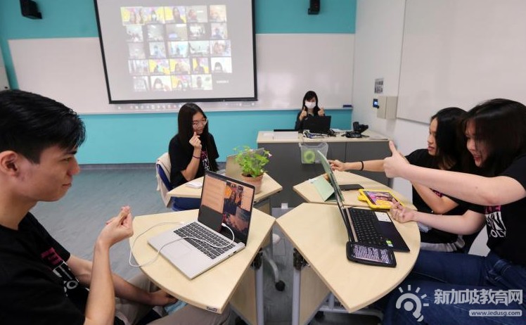 新加坡义安理工中文系学生当“小老师” 为百余年长者设计12堂网课