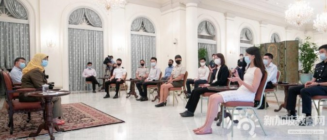 新加坡总统哈莉玛会见历届总统奖学金获得者，探讨新加坡的疫情应对方式