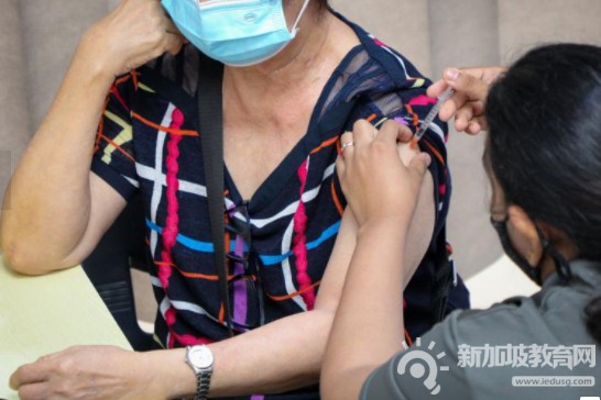 新加坡今日起放宽防疫措施，近四成人口已完成疫苗接种